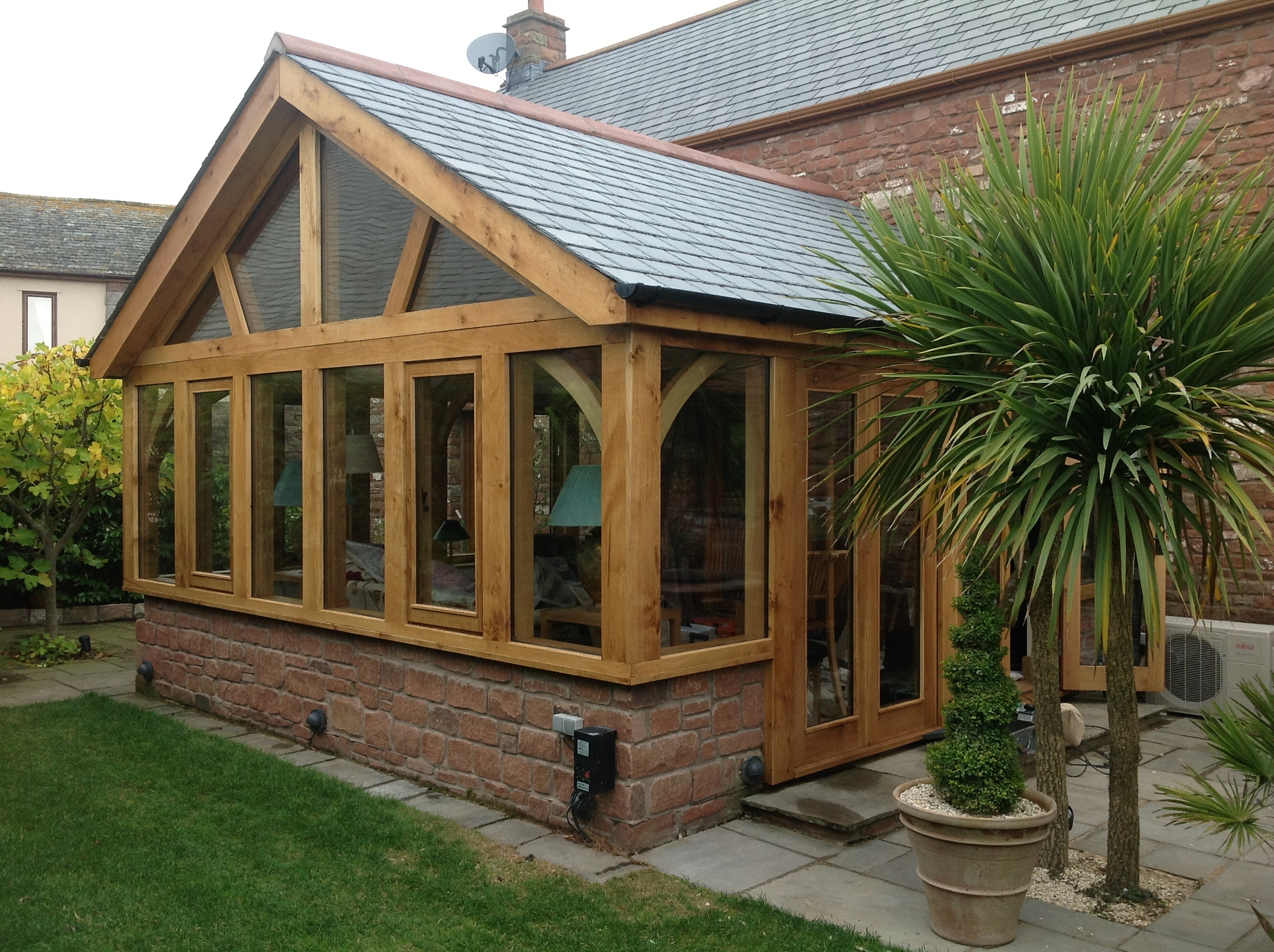 Oak garden room with slate roof by Woodstyle Joinery