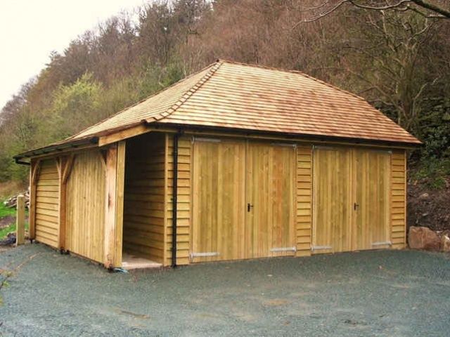 Double garage with timber frame