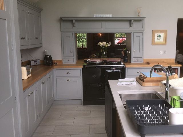 Kitchen with integrated appliances