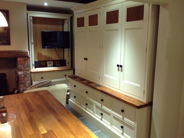 Kitchen with central breakfast bar