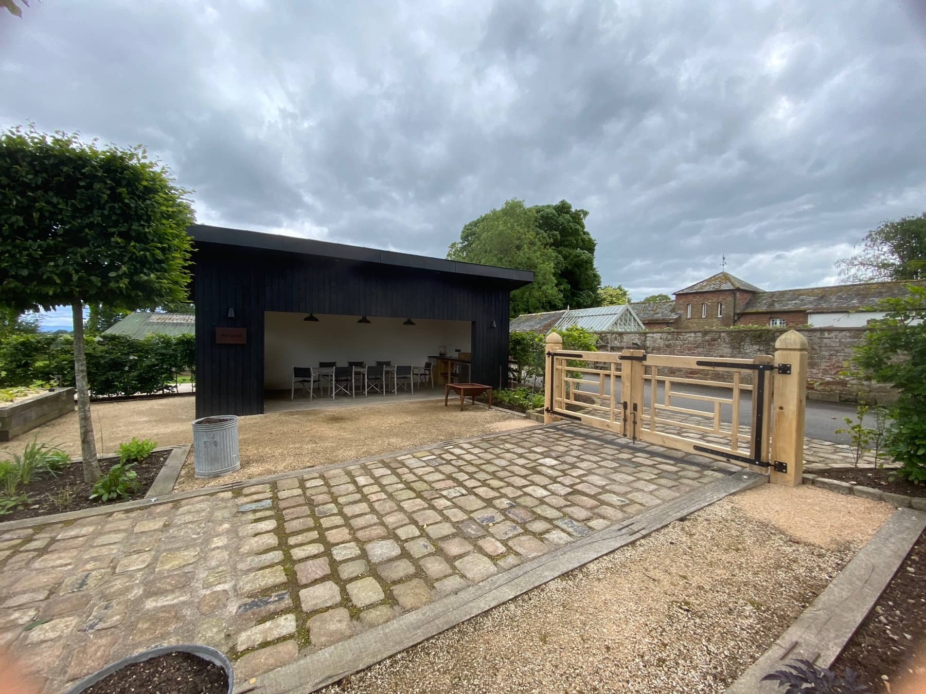 Outdoor Eating Areas