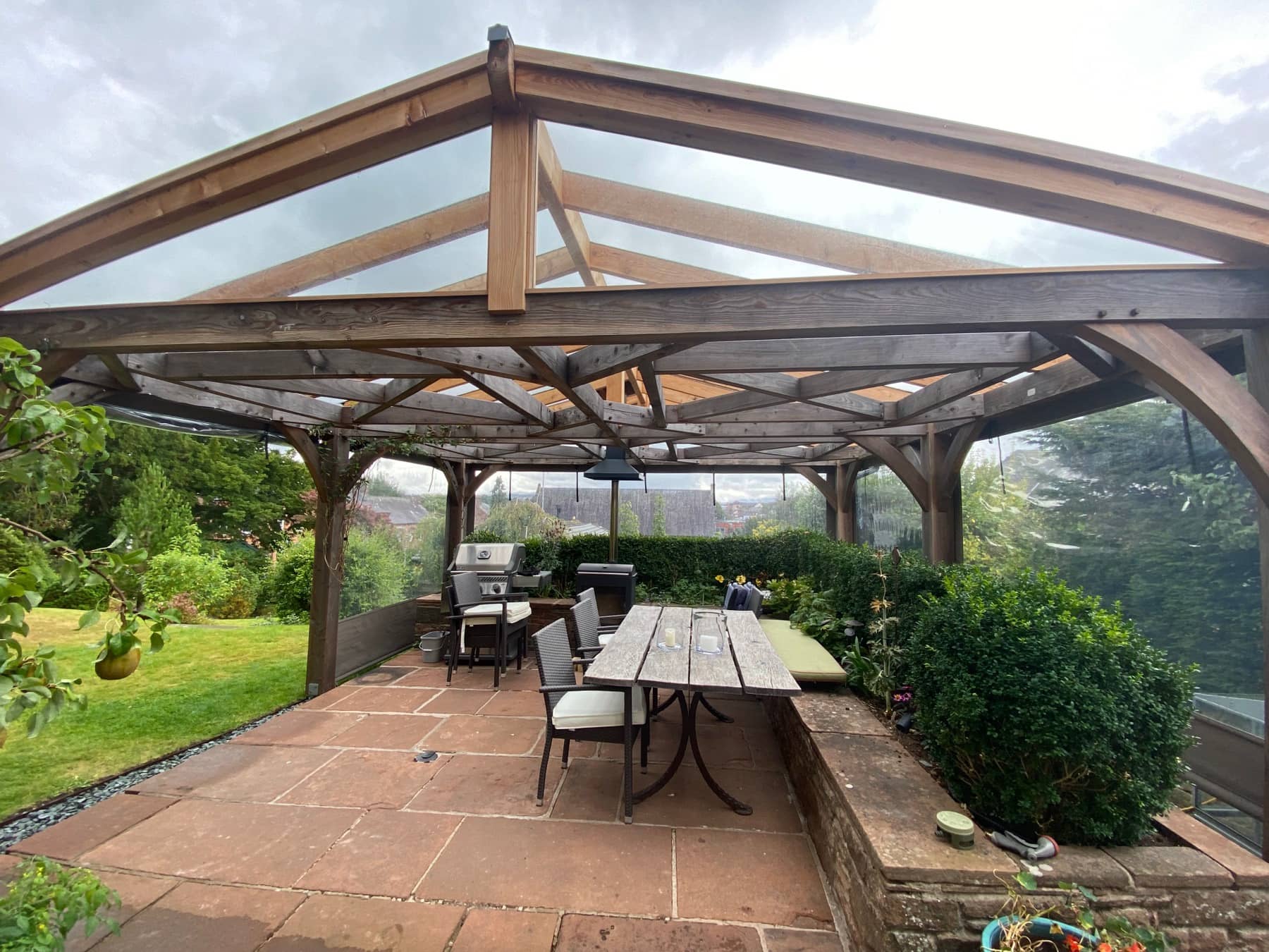 Outdoor eating area by Woodstyle Joinery